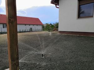 Fűmagvetés beöntözése